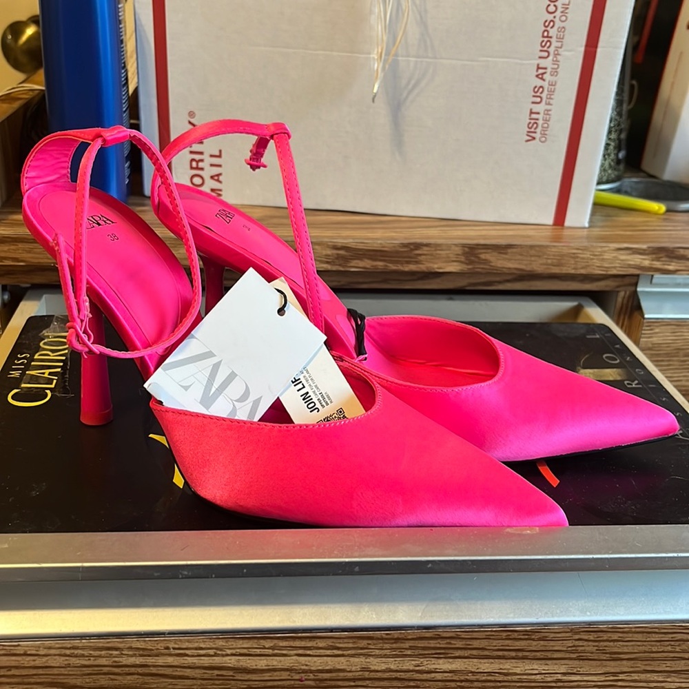 Zara. Hot pink heels. Barbiecore!!! Size 38